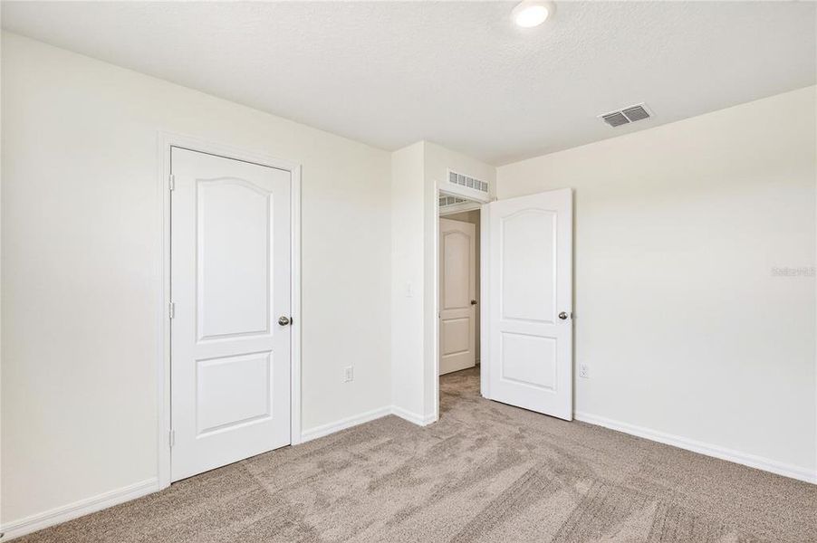 Spacious, unfurnished interior of a new home in Tula Parc, Astatula (Image 29).