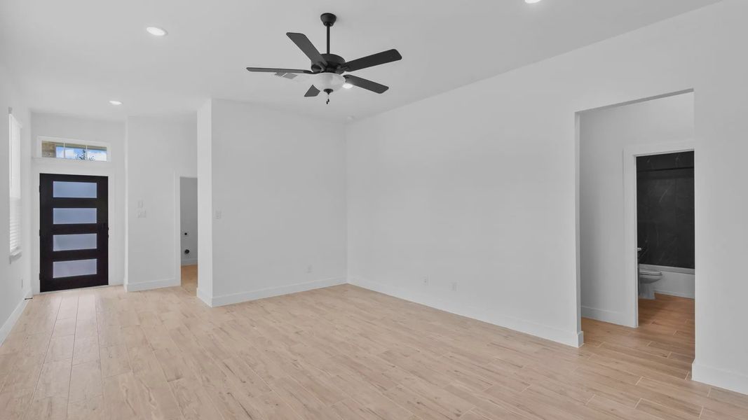 Spacious, unfurnished interior of a new home in Evergreen 40s, Conroe (Image 13). Spacious, unfurnished interior of a new home in Evergreen 40s, Conroe (Image 13).