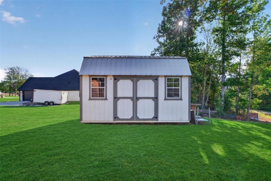 Exterior details and patio area of a home in , Kilgore (Image 29).