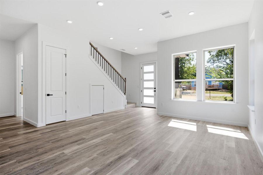 Spacious, unfurnished interior of a new home in , Smithville (Image 27).