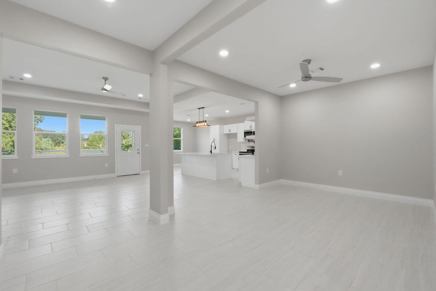 Spacious, unfurnished interior of a new home in , Conroe (Image 33). Spacious, unfurnished interior of a new home in , Conroe (Image 33).