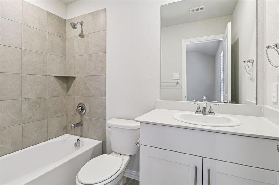 Photo is not of the actual home, but is an inspirational photo of builder’s model home and may depict options, furnishings, and/or decorator features that are not included. Photo is not of the actual home, but is an inspirational photo of builder’s model home and may depict options, furnishings, and/or decorator features that are not included.