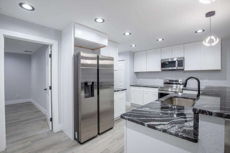 332 W Ventura-13