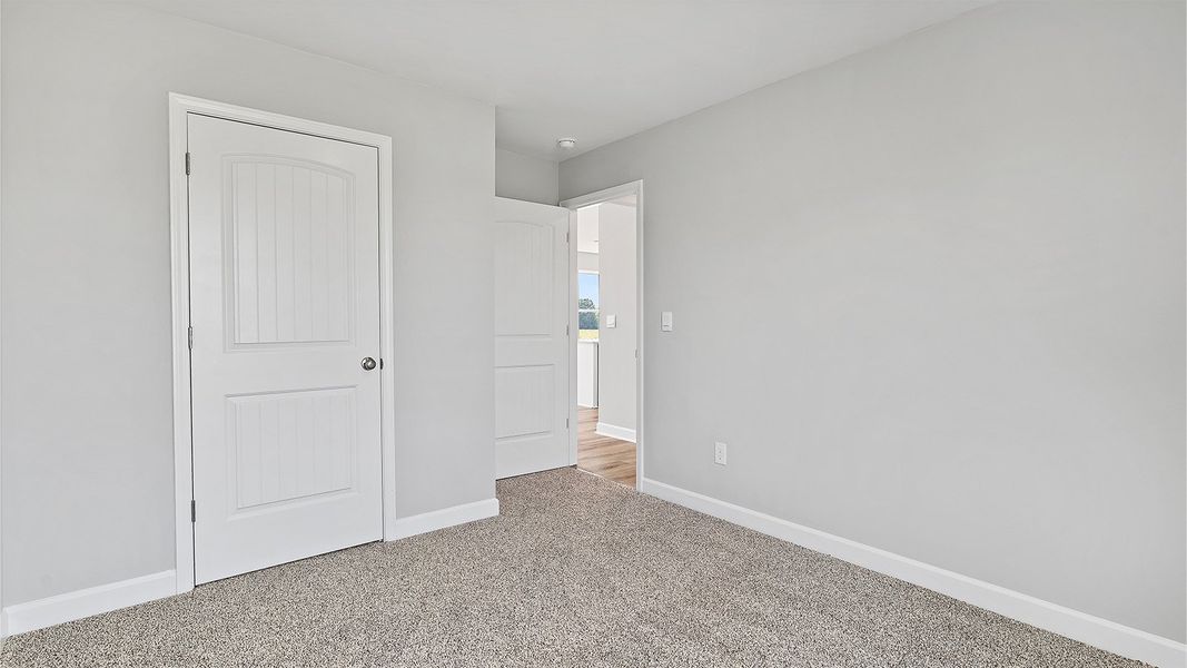 Spacious, unfurnished interior of a new home in Colonial East, Panama City Beach (Image 26).