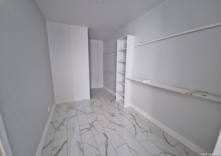 Spacious, unfurnished interior of a new home in , Bandera (Image 5).
