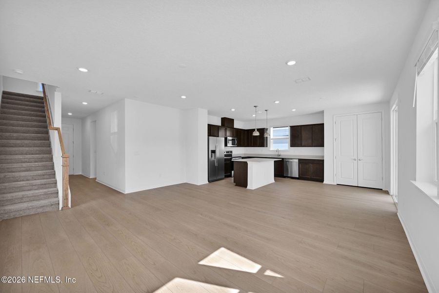 Spacious, unfurnished interior of a new home in Murray Farms, Middleburg (Image 25).