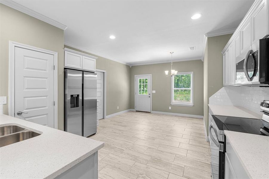 Furnished interior view inside a new home in , Corsicana (Image 9).