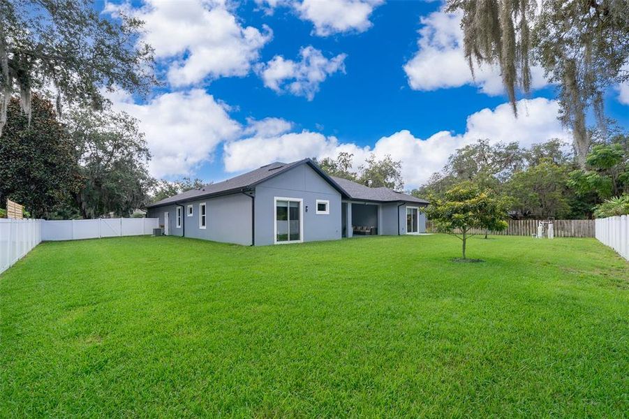 Exterior details and patio area of a home in , St. Cloud (Image 23).