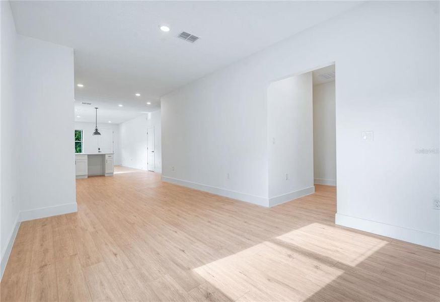Spacious, unfurnished interior of a new home in , Apopka (Image 18).