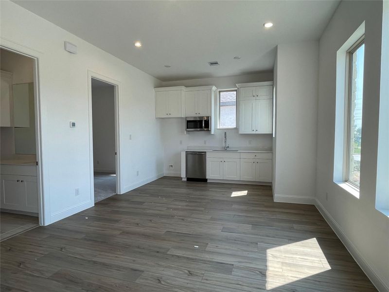 **Photos are a representation of the floor plan. This is not the actual homesite.**