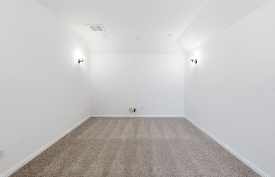 Spacious, unfurnished interior of a new home in Saddleback at Santa Rita Ranch, Liberty Hill (Image 37).