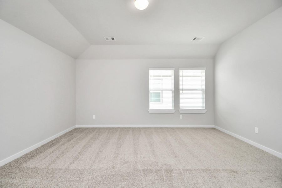 Spacious, unfurnished interior of a new home in Telge Ranch, Cypress (Image 15).