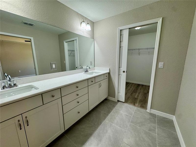 Furnished interior view inside a new home in , Dunnellon (Image 9).