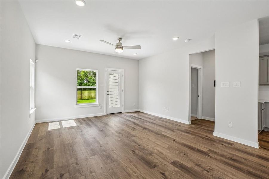 Spacious, unfurnished interior of a new home in Ambergrove, Royse City (Image 29).