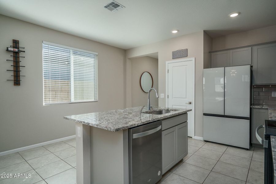 4) KITCHEN 4) KITCHEN