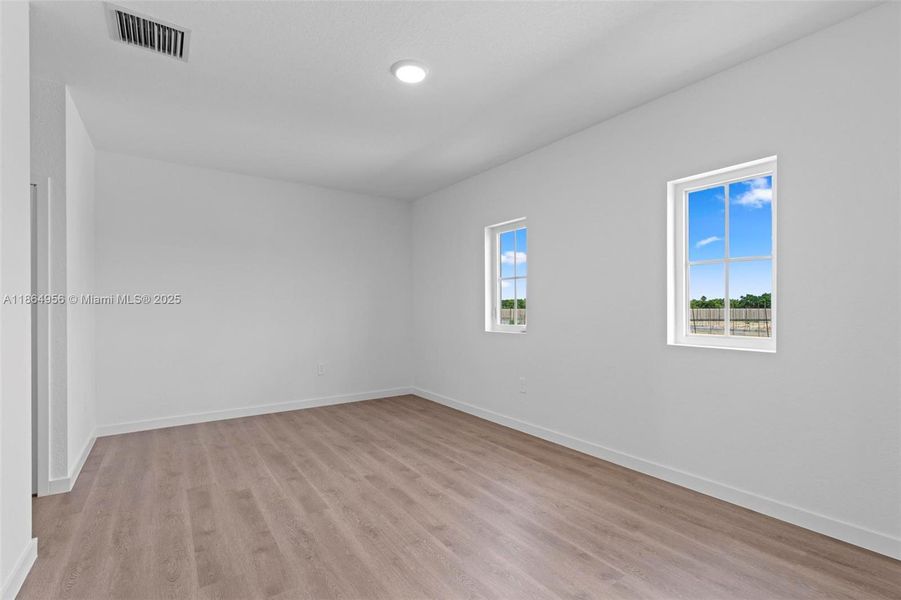 Spacious, unfurnished interior of a new home in , Miami (Image 21).