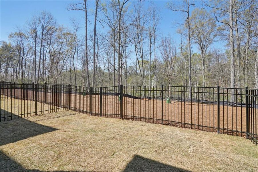 Community amenities in Waterside Townhomes, Peachtree Corners (Image 43).