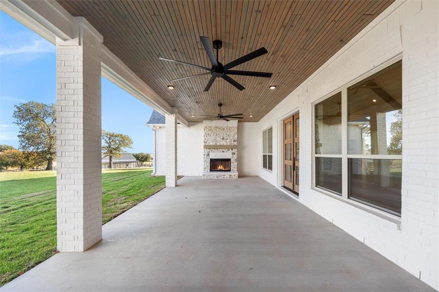 Exterior details and patio area of a home in , Weatherford (Image 29).