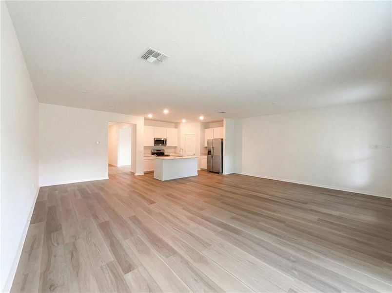 Spacious, unfurnished interior of a new home in Grand Park, Dunnellon (Image 22).