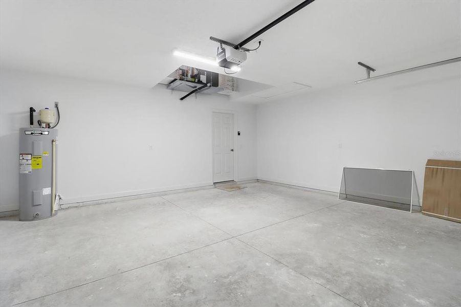 Spacious, unfurnished interior of a new home in , Weeki Wachee (Image 26).