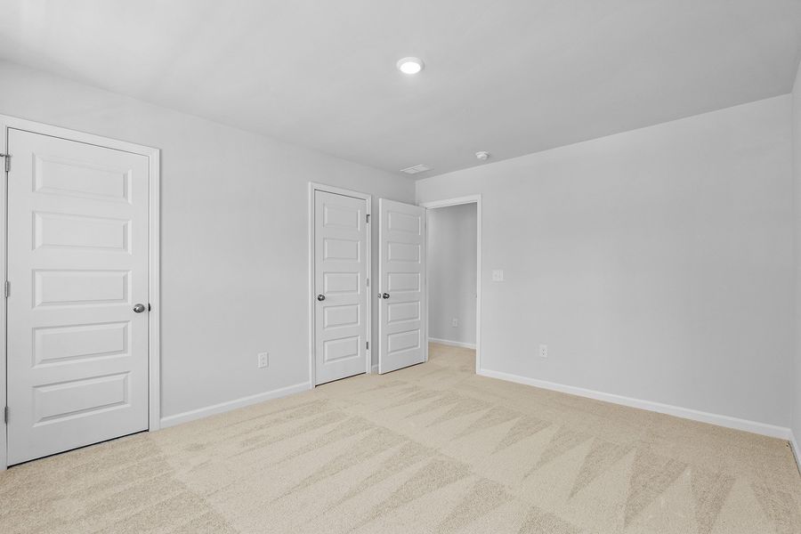 Spacious, unfurnished interior of a new home in Fieldstone, Lexington (Image 40).