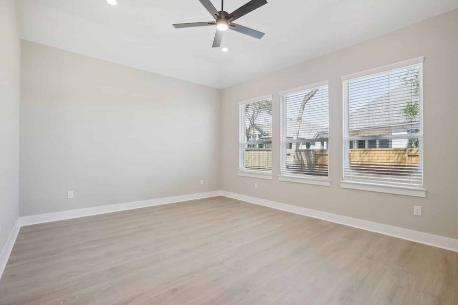 Spacious, unfurnished interior of a new home in 6 Creeks, Kyle (Image 40).