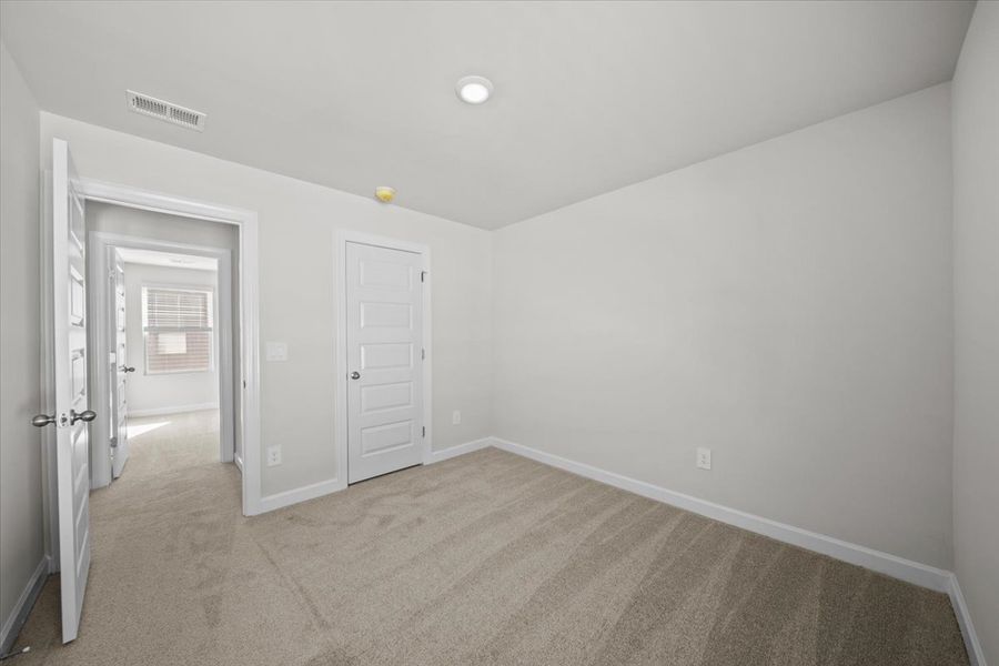Spacious, unfurnished interior of a new home in Village at White Pine, Pendleton (Image 18).