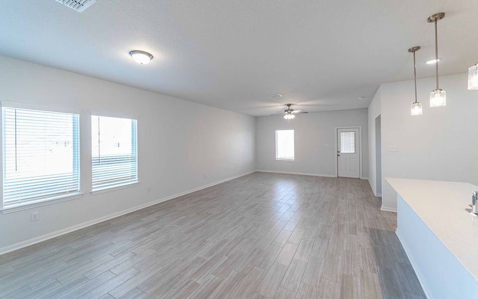 Spacious, unfurnished interior of a new home in Swenson Heights, Seguin (Image 8).