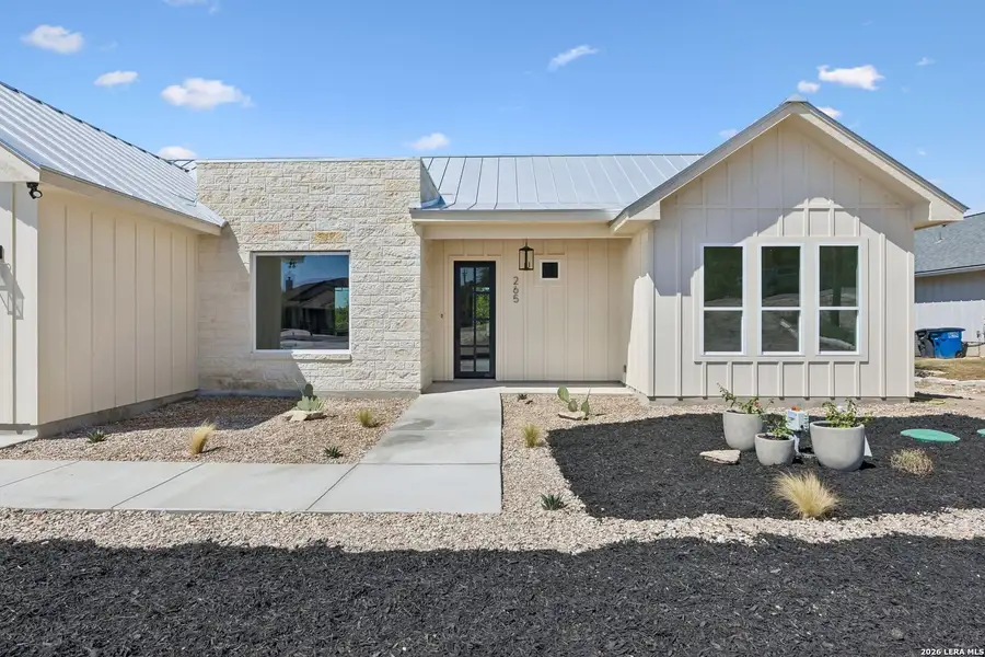 Exterior details and patio area of a home in , Canyon Lake (Image 4).