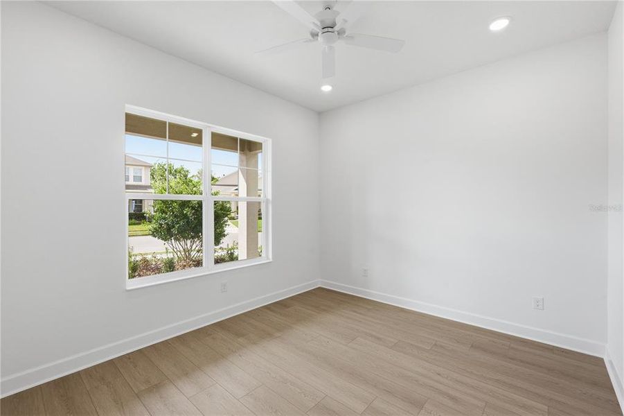 Spacious, unfurnished interior of a new home in Parkdale Place, Oviedo (Image 12).