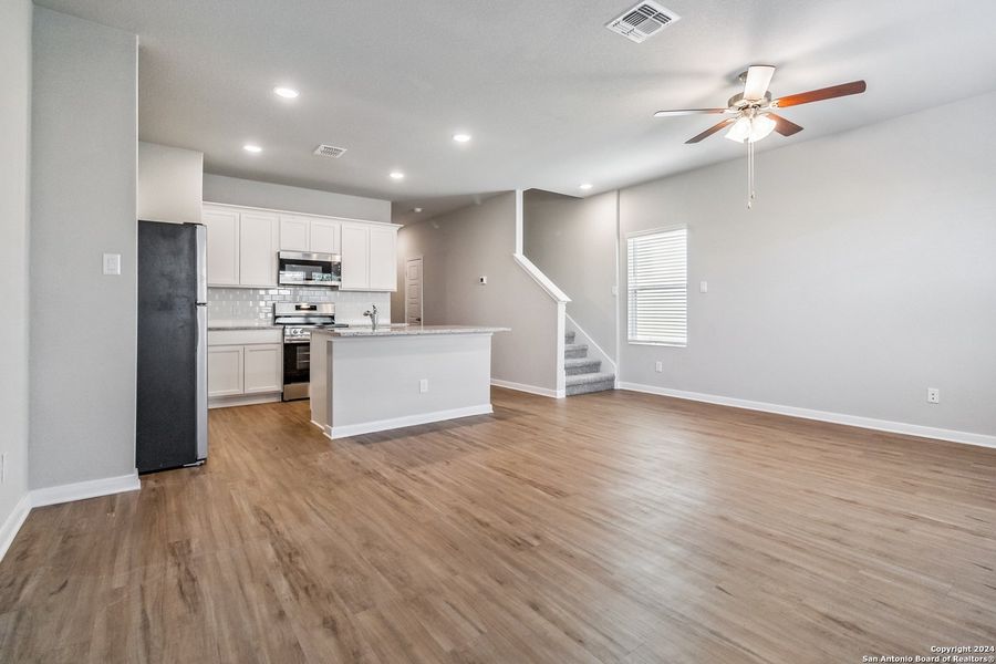 Spacious, unfurnished interior of a new home in Abbott Run, San Antonio (Image 26).
