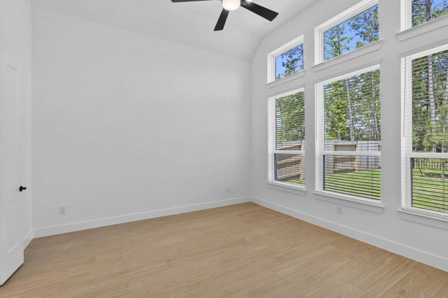 Spacious, unfurnished interior of a new home in Evergreen, Conroe (Image 29).