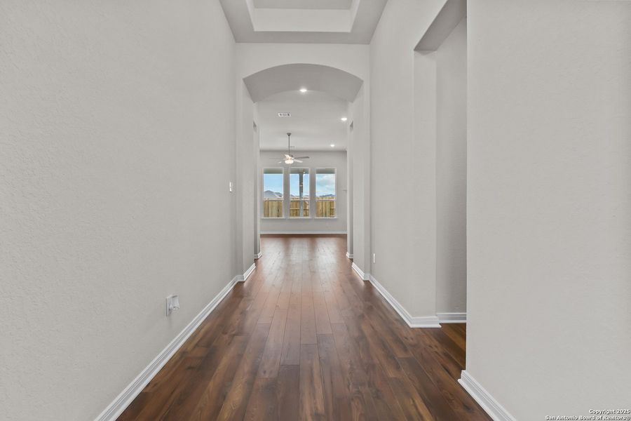 Spacious, unfurnished interior of a new home in Homestead, Schertz (Image 18).