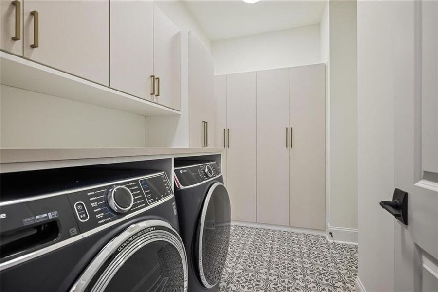 Close-up of interior finishes inside a home in Waterside Single Family, Peachtree Corners (Image 21).