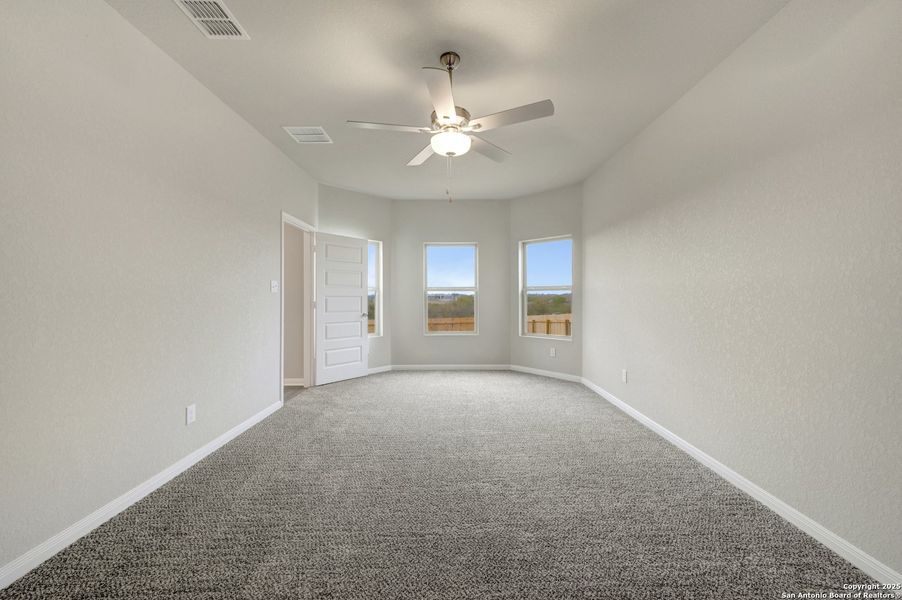 Spacious, unfurnished interior of a new home in Paloma Park, Converse (Image 39).