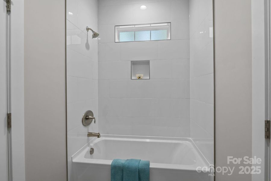 Image 34 of a home in .