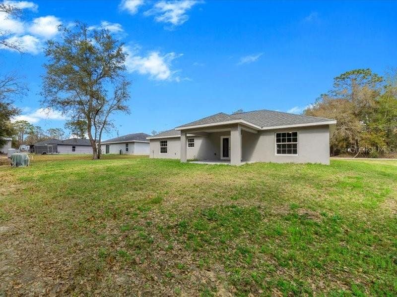 Exterior details and patio area of a home in , Ocala (Image 4).