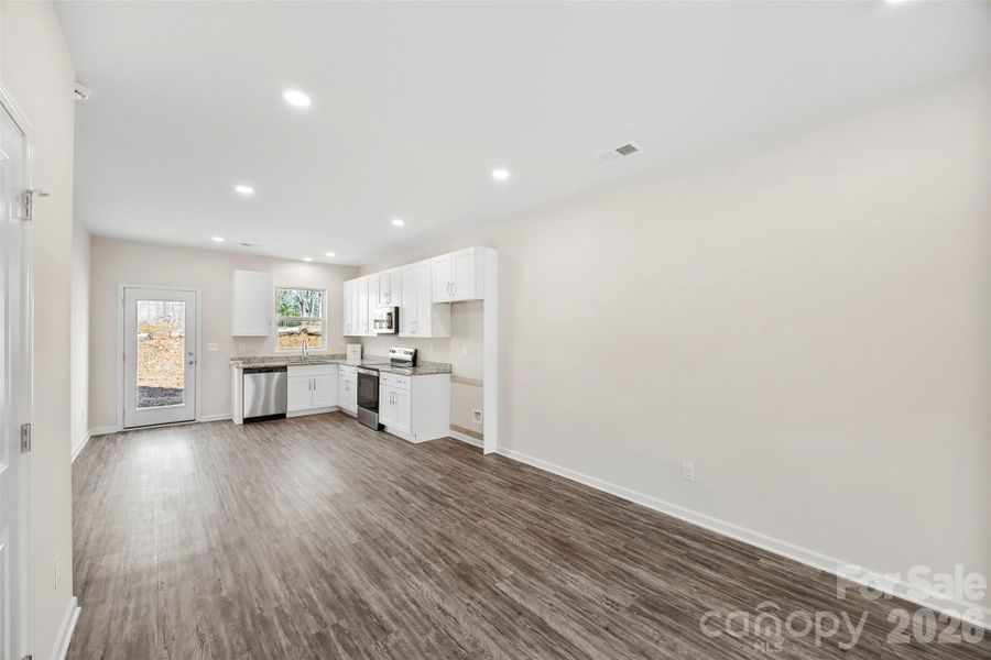 Spacious, unfurnished interior of a new home in , Kings Mountain (Image 26).