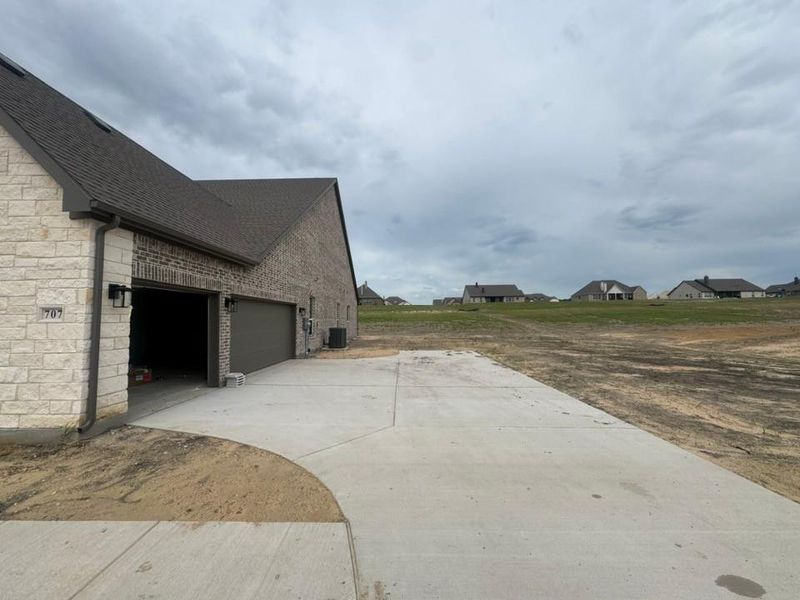 Image 16 of a home in Creekview Addition.