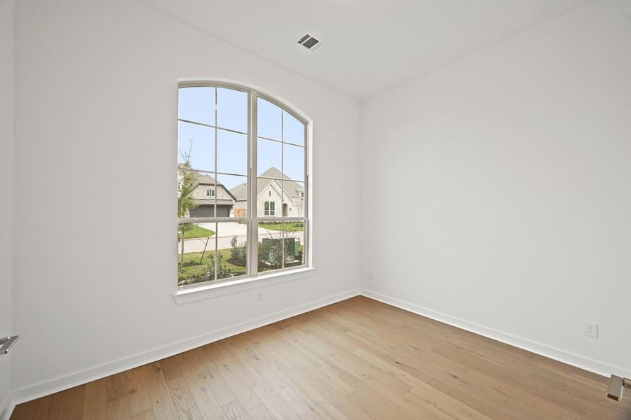 Spacious, unfurnished interior of a new home in Grand Central Park: 55ft. lots, Conroe (Image 3).