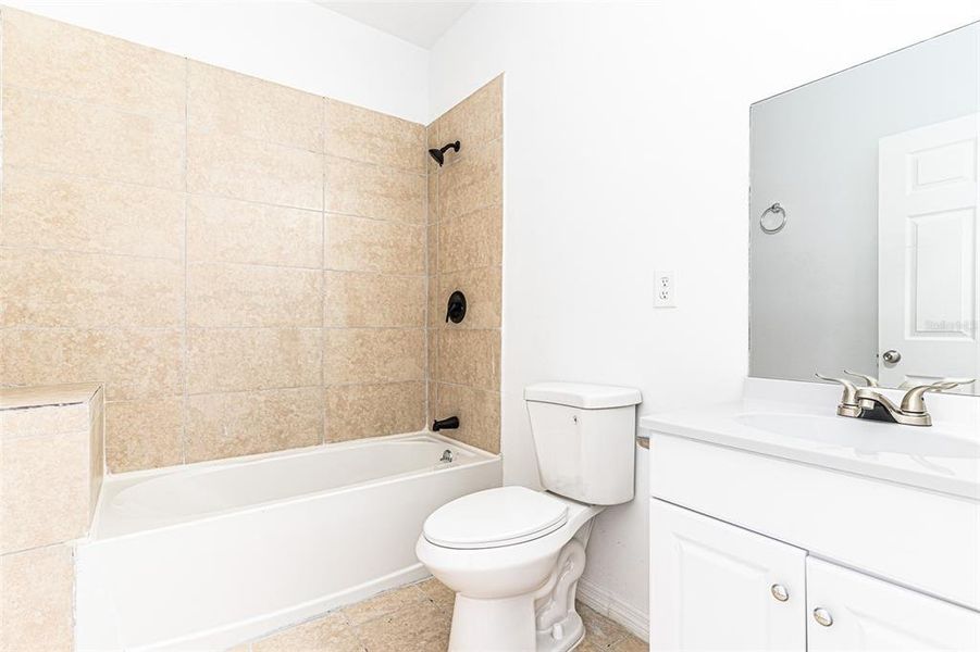 Furnished interior view inside a new home in , Lake Placid (Image 8).