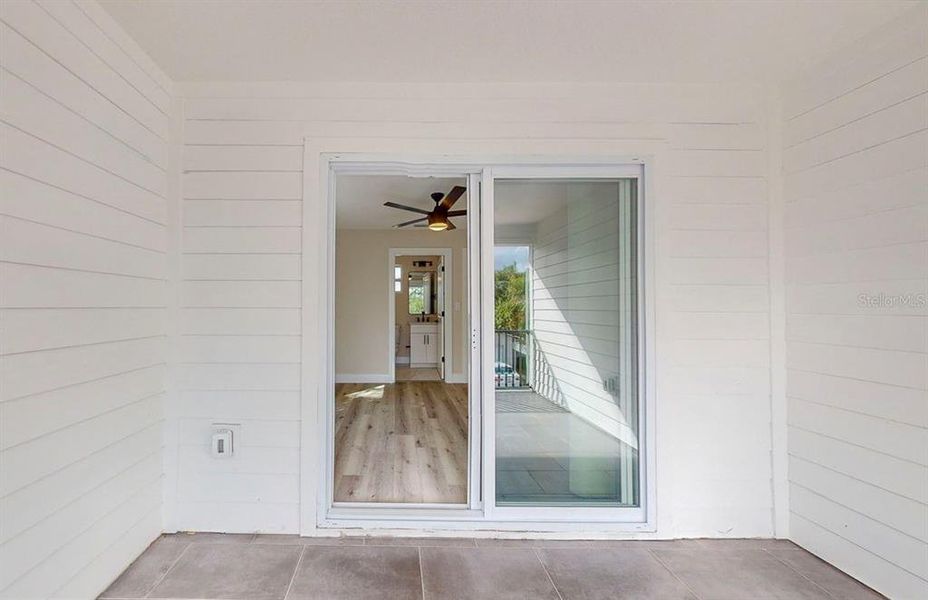 Exterior details and patio area of a home in , St. Petersburg (Image 34).