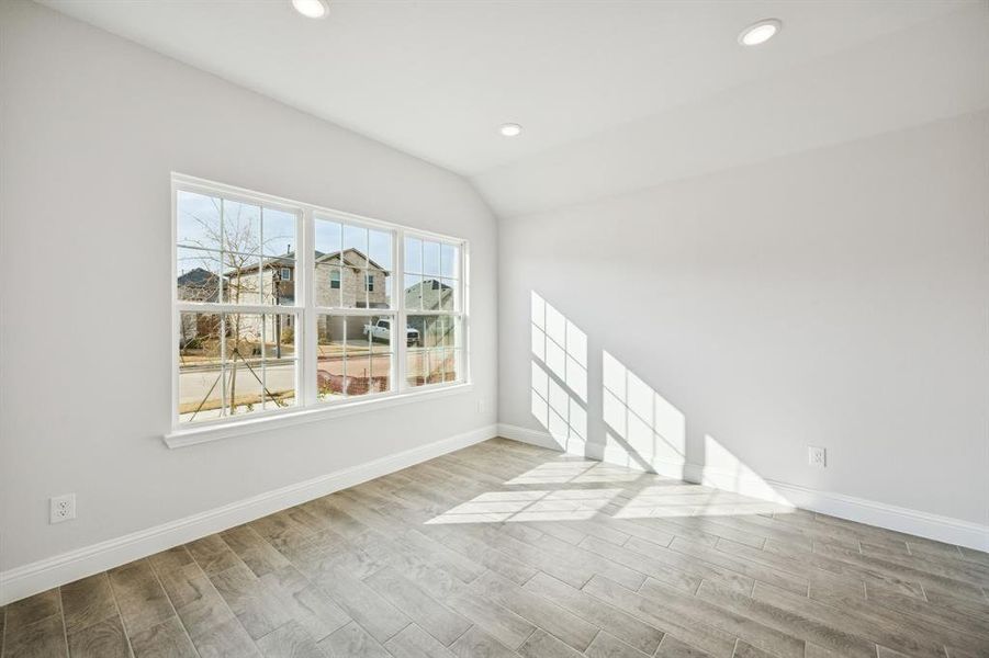 Spacious, unfurnished interior of a new home in Venetian, Weston (Image 13).