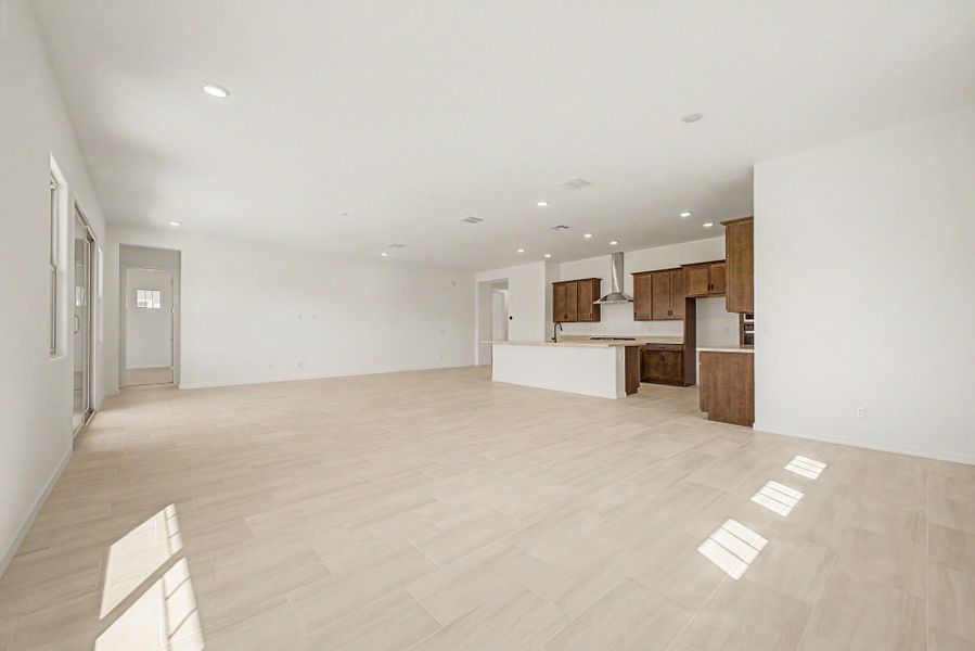 Spacious, unfurnished interior of a new home in Empire Pointe, Queen Creek (Image 6).