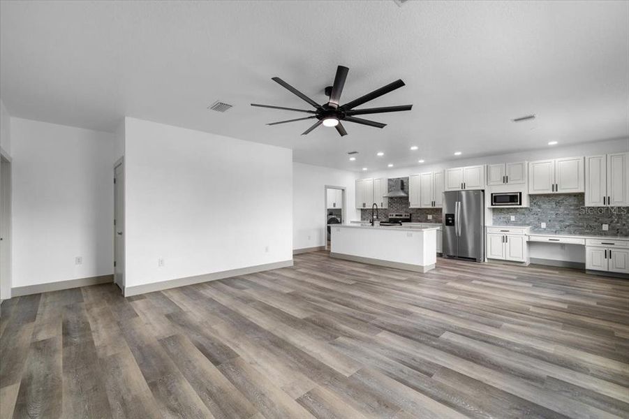 Spacious, unfurnished interior of a new home in , Hernando Beach (Image 19).