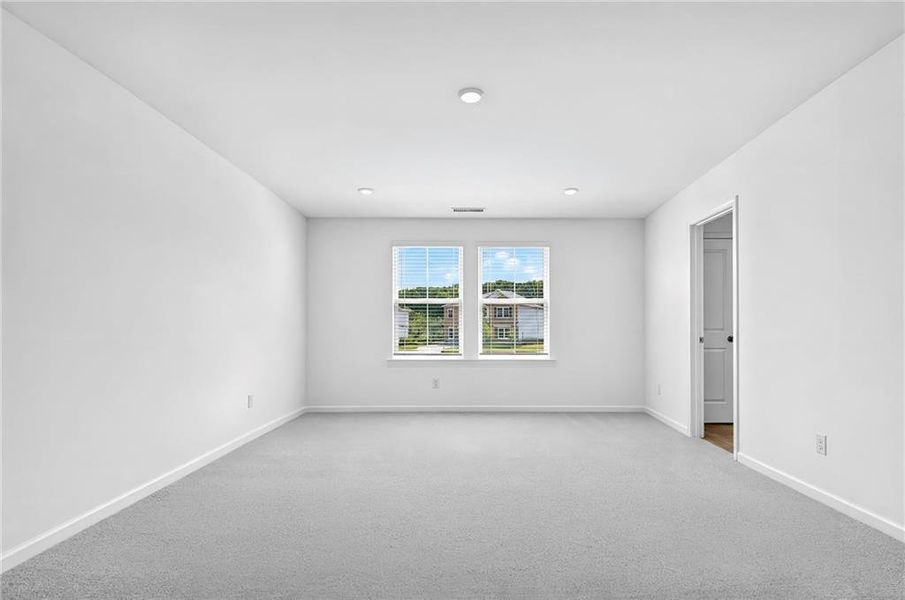 Spacious, unfurnished interior of a new home in Apalachee Hills, Bethlehem (Image 15).
