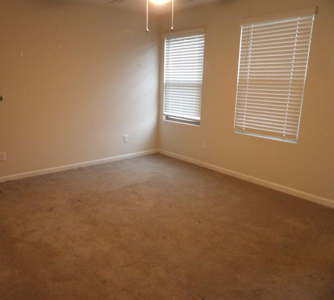 Spacious, unfurnished interior of a new home in , Summerville (Image 6).