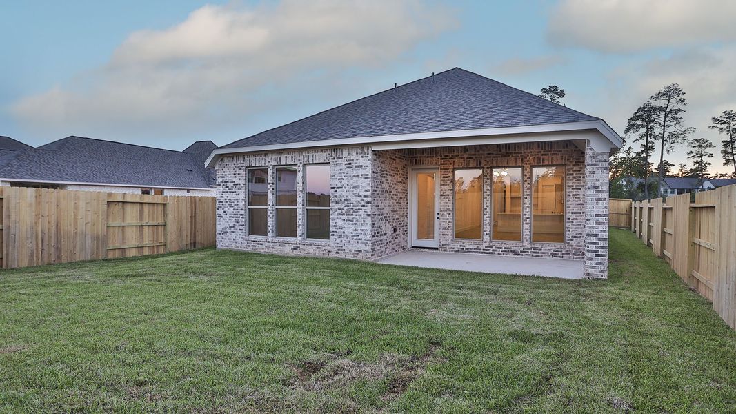 Exterior details and patio area of a home in Grand Central Park, Conroe (Image 3).