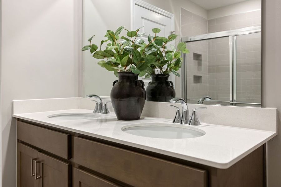 Dual-sink vanity at primary bath