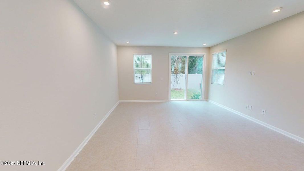 Spacious, unfurnished interior of a new home in Egret Creek, Jacksonville (Image 15).